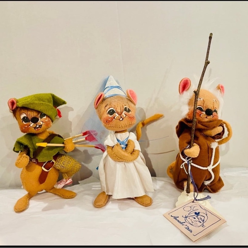 Annalee dolls set Robin Hood , Maid Marion, Friar Tick vintage dolls